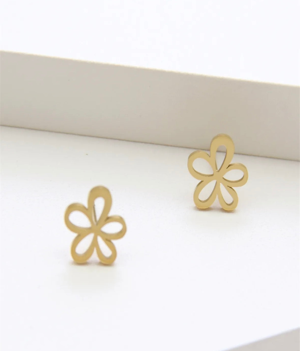Petites boucles d’oreilles fleurs